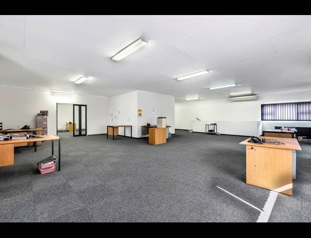 8 BEDROOM HOUSE FOR SALE IN WENDYWOOD